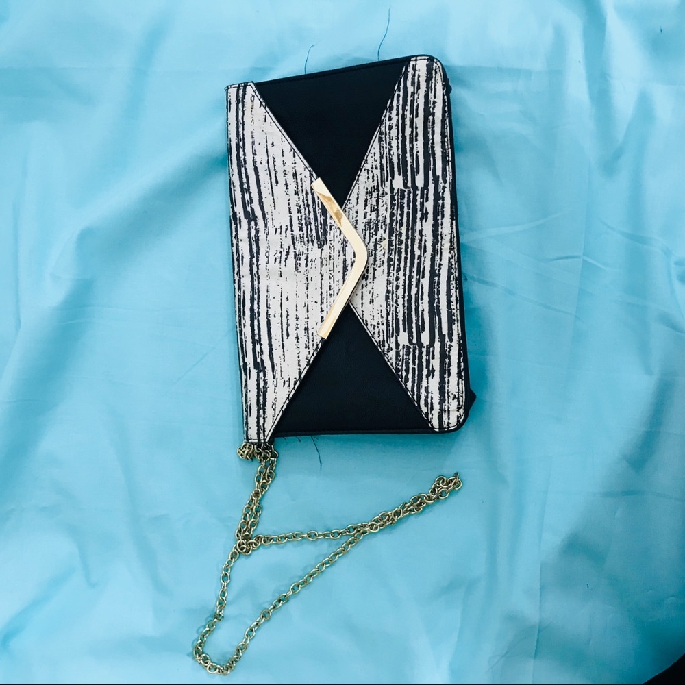 Aldo black white print clutch w strap